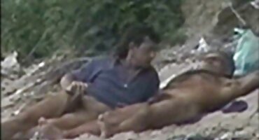 sex lê linh Cô sex heo gái séc có quan hệ tình dục với một chàng trai.